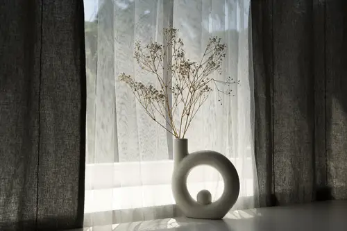 Závěsy, rolety nebo žaluzie? Jak vybrat stínění pro každou místnost