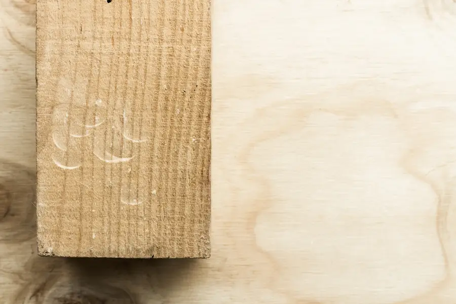 Dřevo vs. dřevotříska: změřili jsme rozdíly v odolnosti a životnosti nábytku