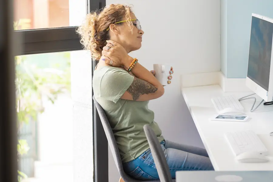 Home office bez bolesti zad: jak si ergonomicky zařídit pracovní kout