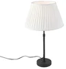 Černá stolní lampa s plisovaným stínítkem a nastavitelnou výškou