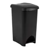 Černý plastový odpadkový koš s pedálem 40 l