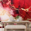 Červený mramor – elegantní tapeta s imitací kamene