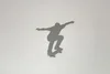 Dřevěná dekorace Skateboardista 20x20 cm Ořech