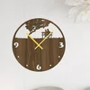 Dřevěné nástěnné hodiny SETKÁNÍ s přírodním dekorem