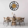 Dřevěné římské hodiny s moderním designem