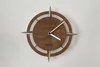 Elegantní dřevěné nástěnné hodiny Clocker Compass s černými ručičkami