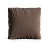 Hnědý sametový polštář Kemi