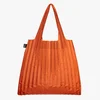 LOQI Pleated Orange – skládací taška přes rameno