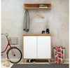 Nástěnný věšák a botník v moderním designu