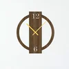 Umělecké Dřevěné Nástěnné Hodiny DESIGN – Elegantní Ořech, 35x35 cm
