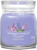 Yankee Candle Signature Lilac Blossoms - Střední vonná svíčka ve skle 368g