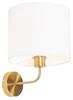 Zlatá nástěnná lampa s bílým látkovým stínidlem