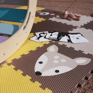 Barevná dětská podlaha Minideckfloor 16 dílů