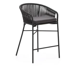 Barová židle Yanet – černá kovová s polstrováním, Kave Home