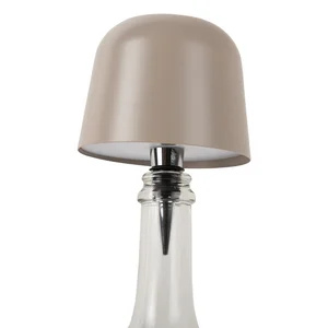 Béžová LED stolní lampa na lahev s kovovým stínidlem