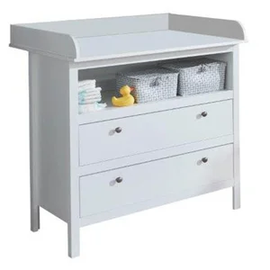 Bílá komoda OLJE 2S s přebalovacím pultem
