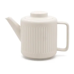 Bílá porcelánová konvice na čaj se sítkem Skagen 1,2 l