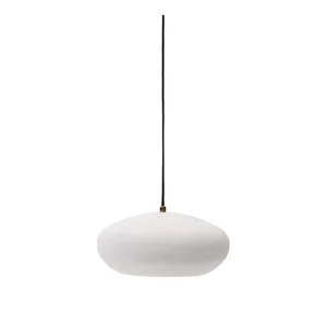 Bílé závěsné svítidlo Inda s kovovým stínidlem Ø40 cm – Kave Home