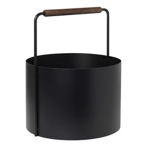Černý kovový koš na palivo pro Blomus Fireplace