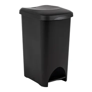 Černý plastový odpadkový koš s pedálem 40 l