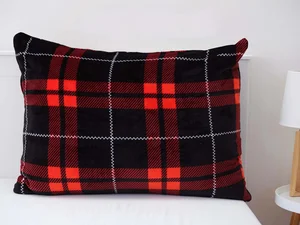 Červený mikroplyšový povlak na polštář 70×90 cm
