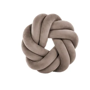 Dekorační polštář Knot 30 cm