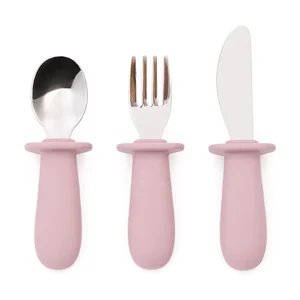 Dětský silikonový set příborů Lili, 3 ks – růžový, Kave Home