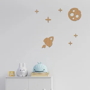 Dřevěná dekorace Let na Měsíc