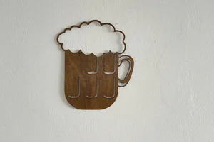 Dřevěná dekorace na zeď Pivo Ořech 17x20 cm