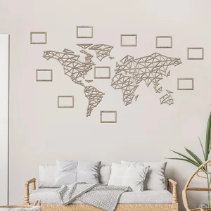 Dřevěná mapa světa s fotorámečky