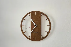Dřevěné hodiny Circle s bílými ručičkami