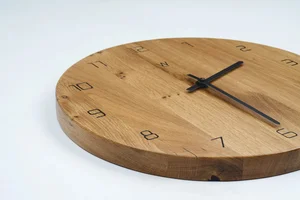 Dřevěné nástěnné hodiny Ottawa z dubového masivu