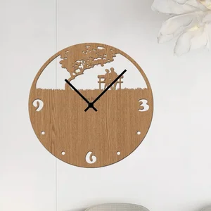 Dřevěné nástěnné hodiny SETKÁNÍ – rustikální design do vašeho domova