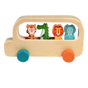 Dřevěný autobus s barevnými tvory