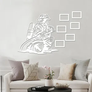 Dřevěný hasič na zeď s výměnnými fotografiemi 9x13