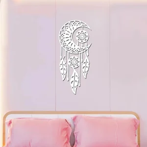 Dřevěný lapač snů Mandala Moon s motivem ježka