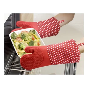Dvojice červených silikonových chňapek Wenko Oven