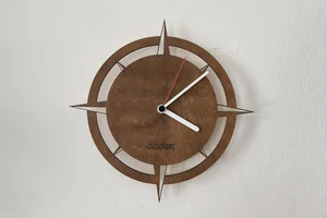 Elegantní dřevěné nástěnné hodiny Clocker Compass s černými ručičkami