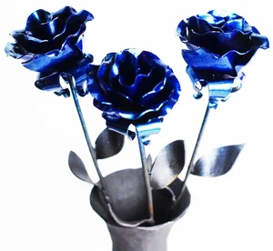 Elegantní kytice kovových růží – modrý odstín – 6 kusů