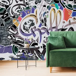 Fialová graffiti tapeta s moderním designem