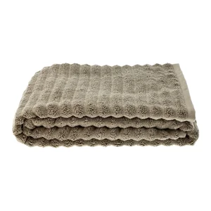 Hnědá organická plážová osuška 100x180 cm Inu