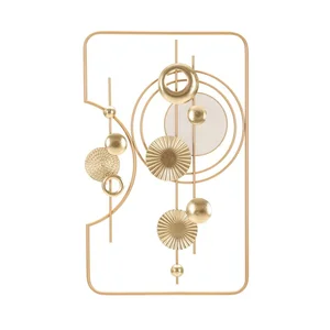 Kovová nástěnná dekorace Goldy 49,5x80 cm