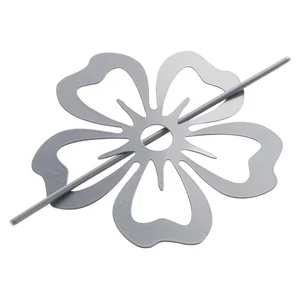 Kovová spona na závěsy Petaly