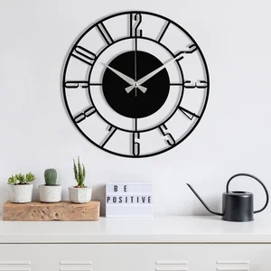 Kovové nástěnné hodiny 48 × 48 cm – dekorativní doplněk