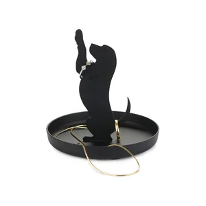 Kovový stojan na šperky Puppy od Balvi