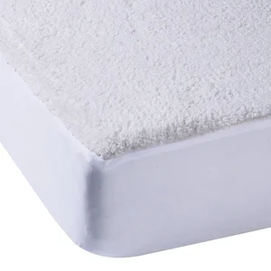 Krémové napínací prostěradlo z mikroplyše 185×200 cm Thermal Sherpa (Catherine Lansfield)