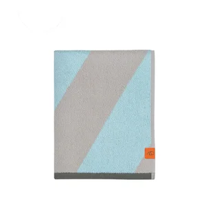 Mentolová froté osuška z bio bavlny 70×133 cm Diagonal | Mette Ditmer Denmark