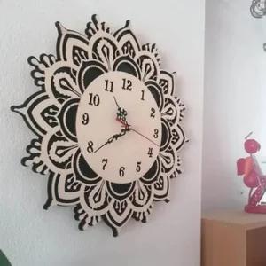Moderní dřevěné nástěnné hodiny květ od SENTOP