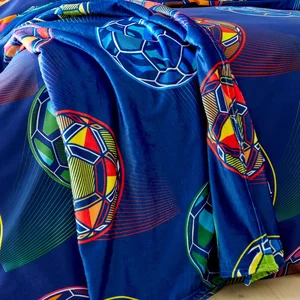 Modrá mikroplyšová dětská deka Bright Football, 130×170 cm