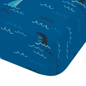 Modré napínací prostěradlo do postýlky 70×140 cm Jawsome Shark – Catherine Lansfield